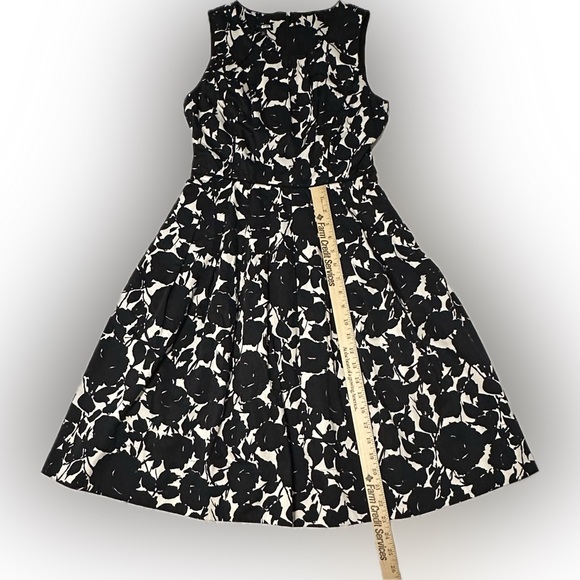 Talbots Petite Sleeveless Floral Fit and Flare Dress-Size 2P - Picture 3 of 7